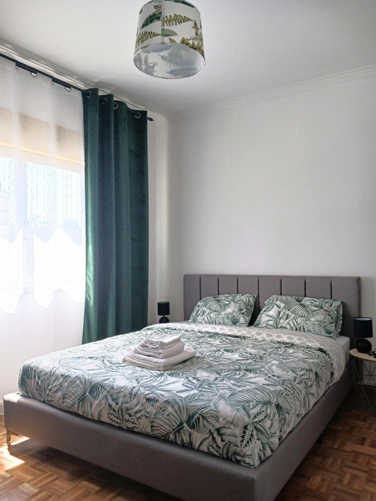 Rooms 10 Mins Walk From Train Station! Agualva-Cacem Buitenkant foto