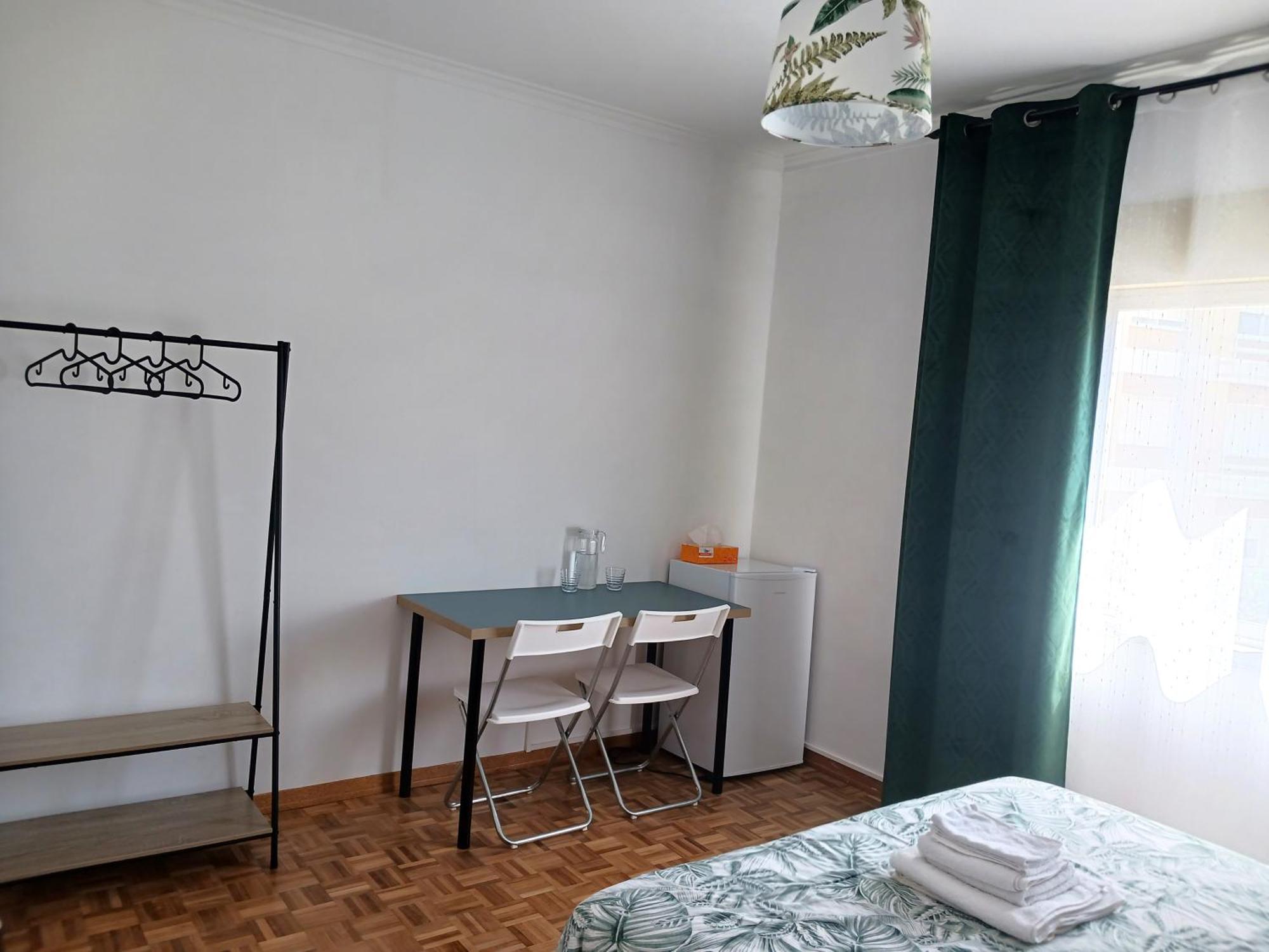 Rooms 10 Mins Walk From Train Station! Agualva-Cacem Buitenkant foto