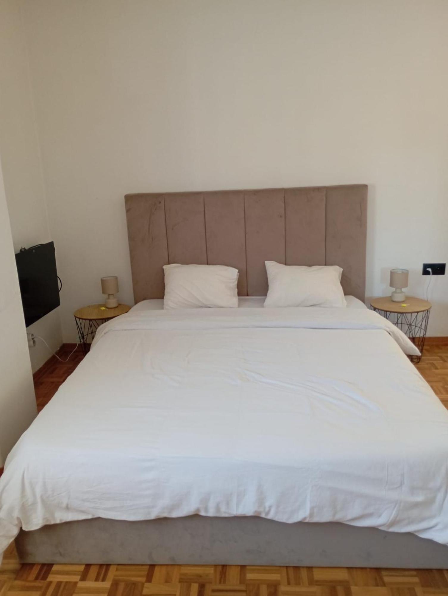 Rooms 10 Mins Walk From Train Station! Agualva-Cacem Buitenkant foto