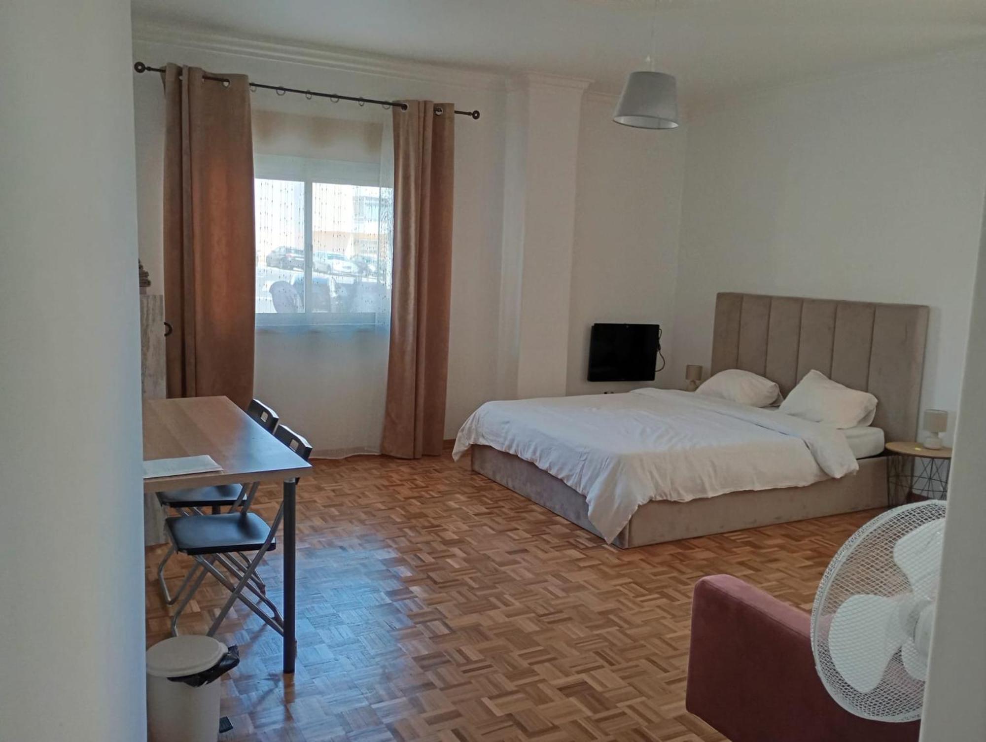 Rooms 10 Mins Walk From Train Station! Agualva-Cacem Buitenkant foto