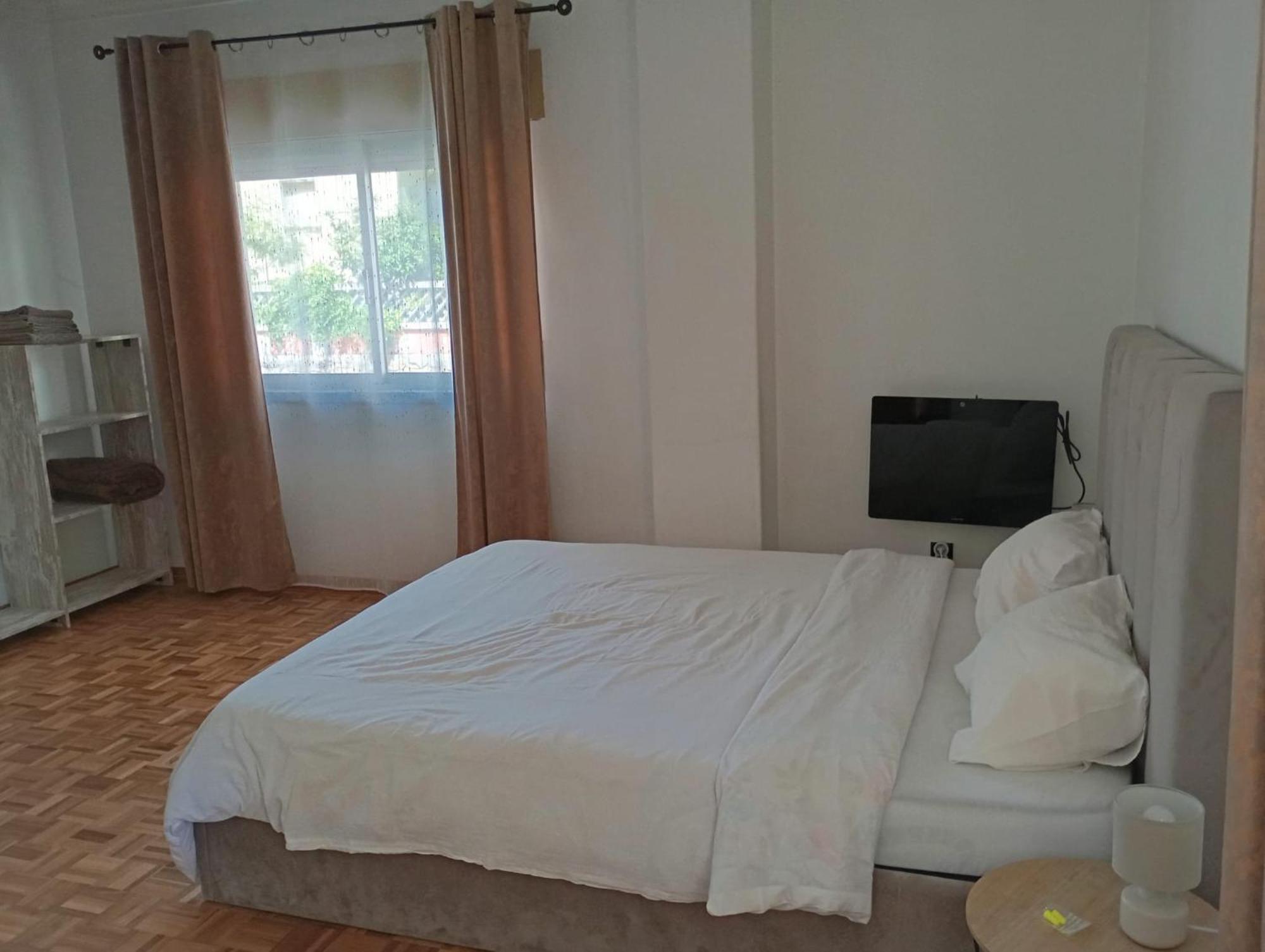 Rooms 10 Mins Walk From Train Station! Agualva-Cacem Buitenkant foto